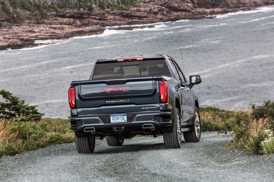  GMC Sierra Denali Crew Cab 2018 года  (фото 41 из 45)